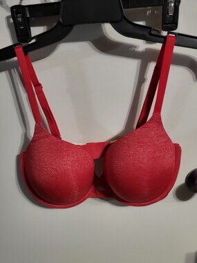 VICTORIAS SECRET PADDED BRA SZ 38DD